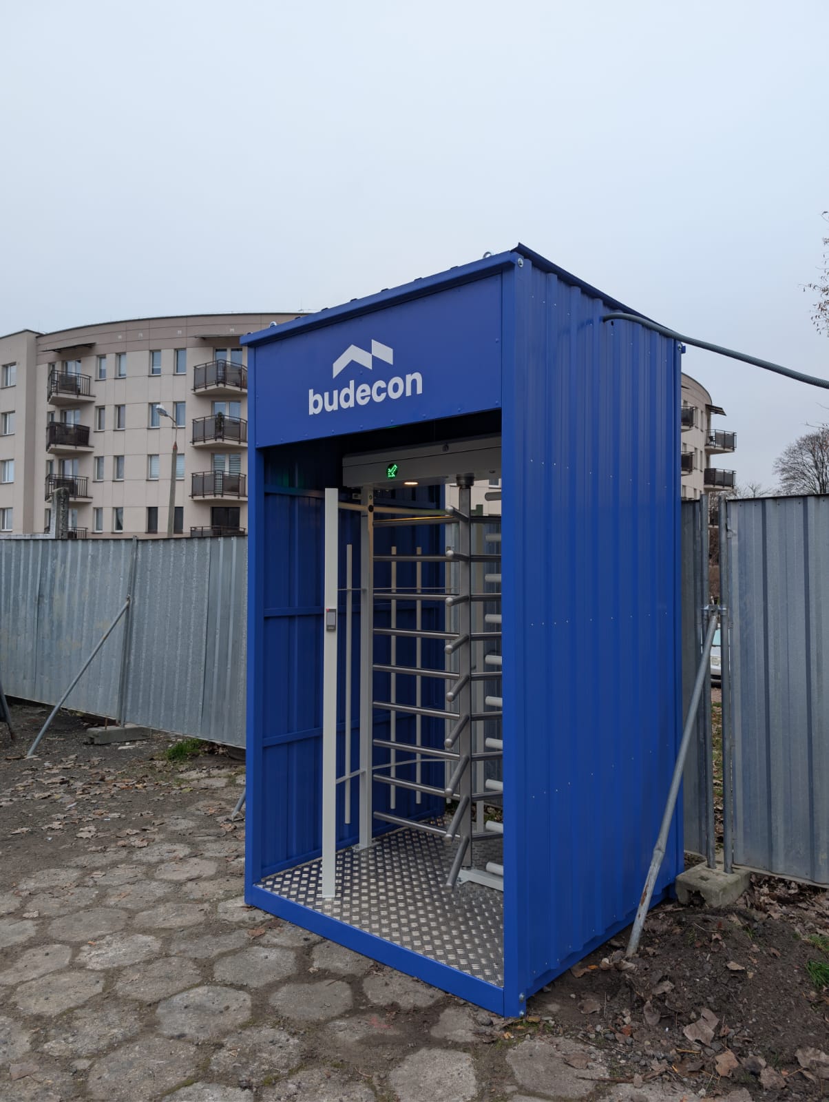 Celoosobov&yacute; turniket na podeste v prenosnej kon&scaron;trukcii Morez