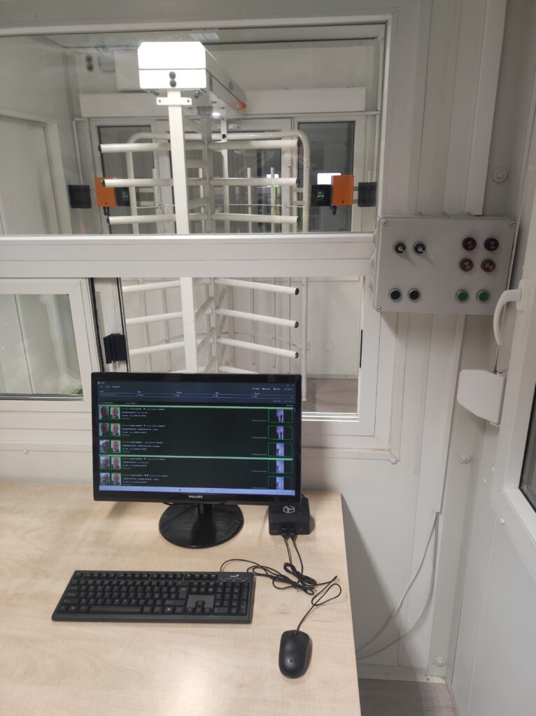 Pre podujatia, stavby alebo atrakcie ponúkame turnikety aj na prenájom s kompletným prístupovým systémom, vrátnicou, kamerovým dohľadom, zabezpečovacím systémom, či alkohol testermi.