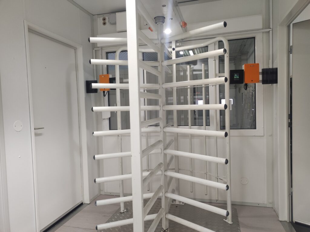 Vstup cez turniket overenie kontrola MOREZ