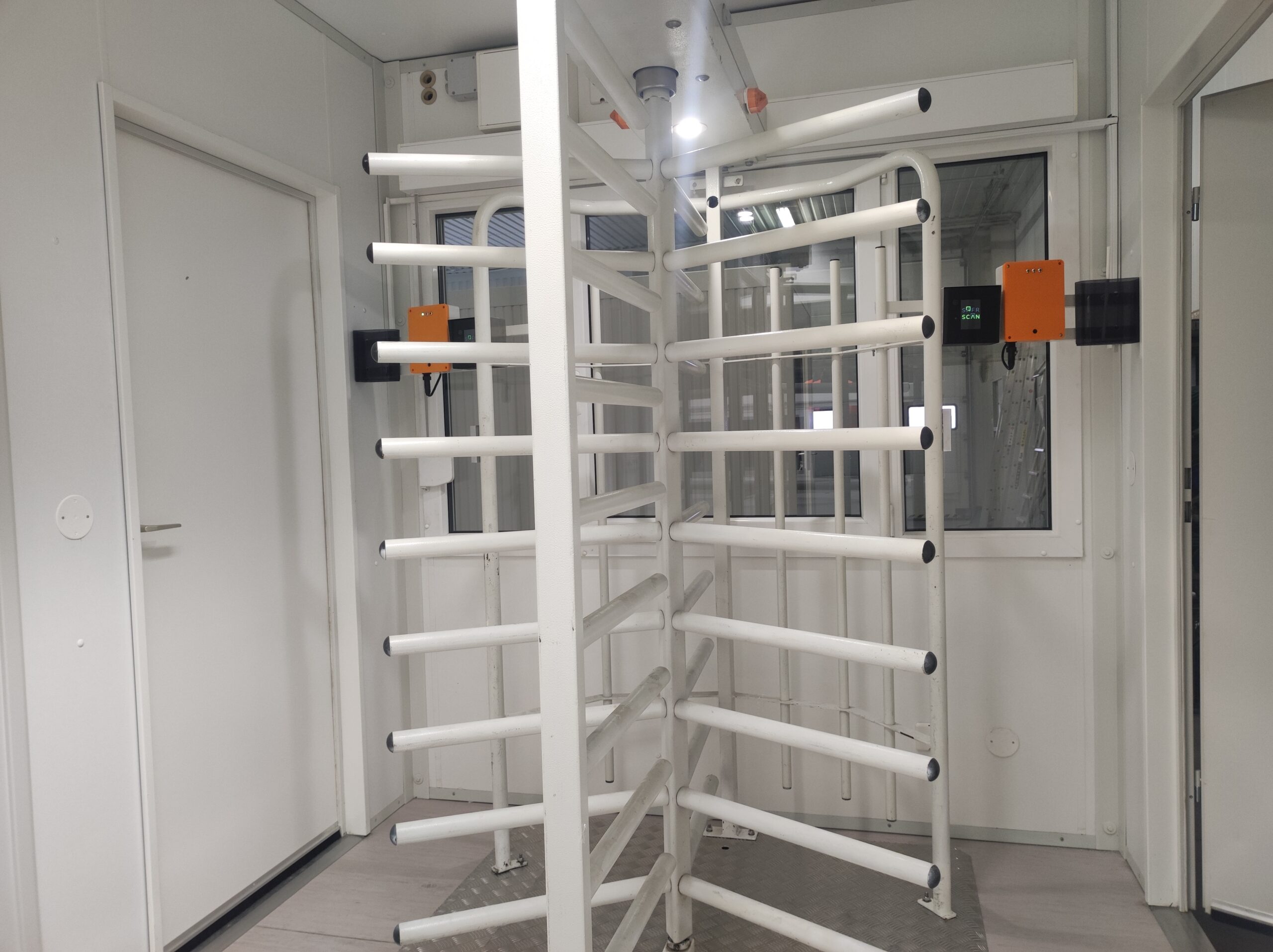 Vstup cez turniket overenie kontrola MOREZ