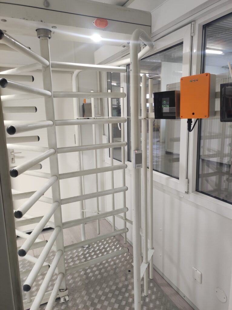 kontajner čítacie zariadenie rozpoznávanie tváre alkohol tester Morez