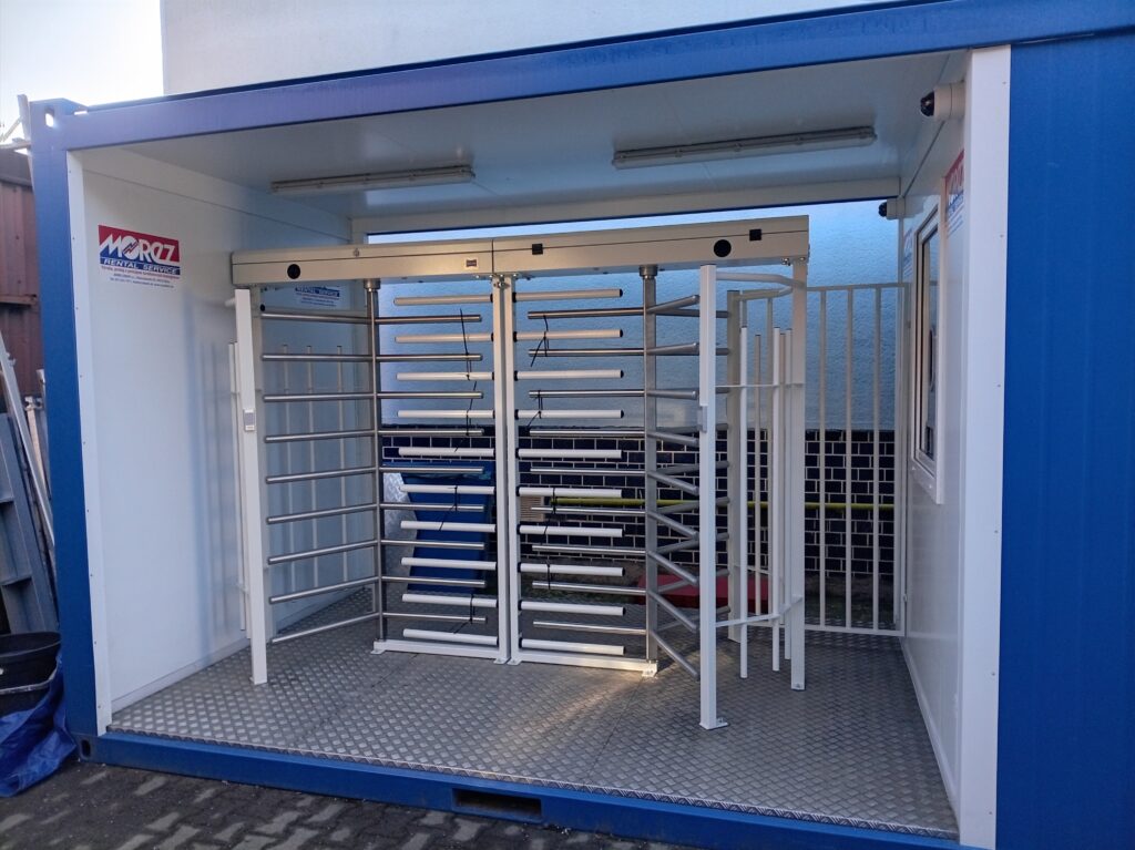 Turnikety – moderné riešenia kontroly vstupu pre firmy, stavby a eventy